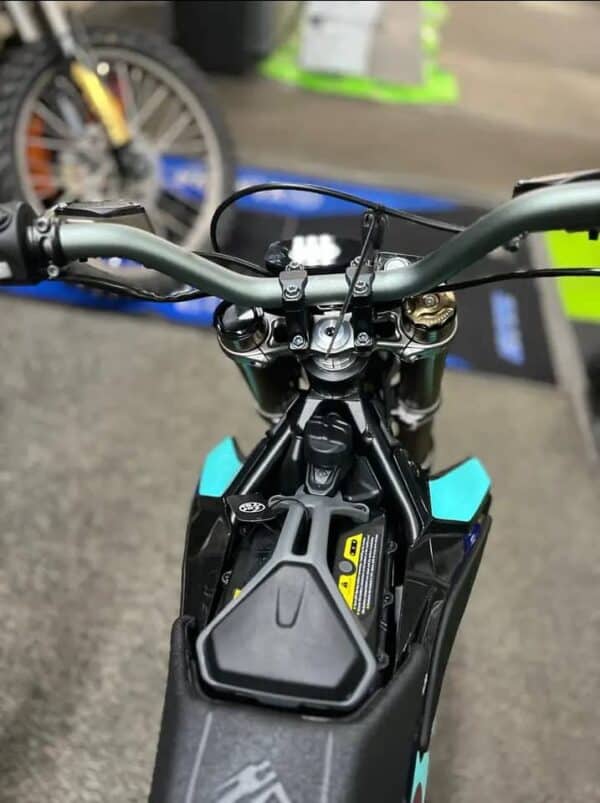 Sur-Ron Hyper Bee – 2025 Electric Off-Road Motorcycle