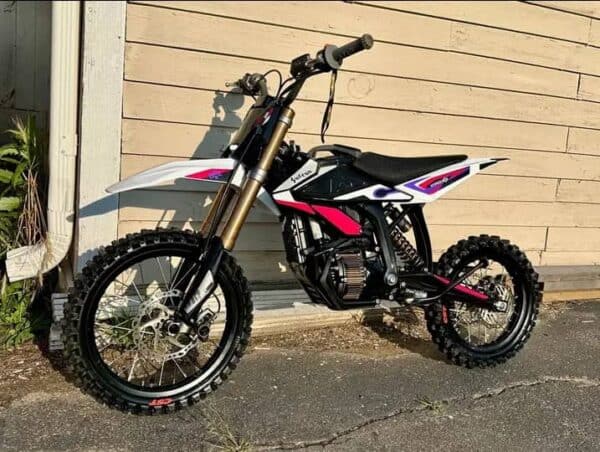 Sur-Ron Hyper Bee – 2025 Electric Off-Road Motorcycle